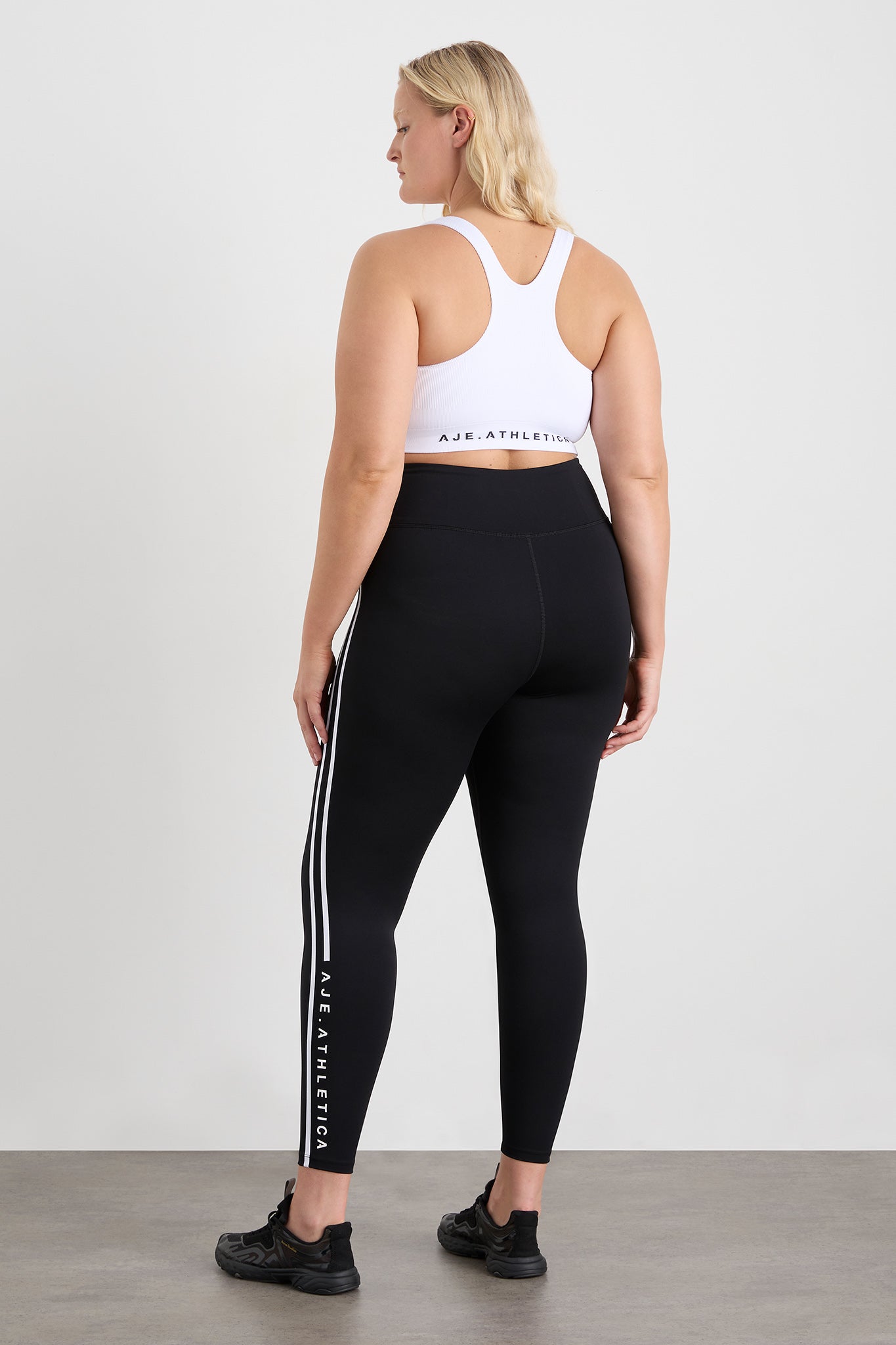 size: 16