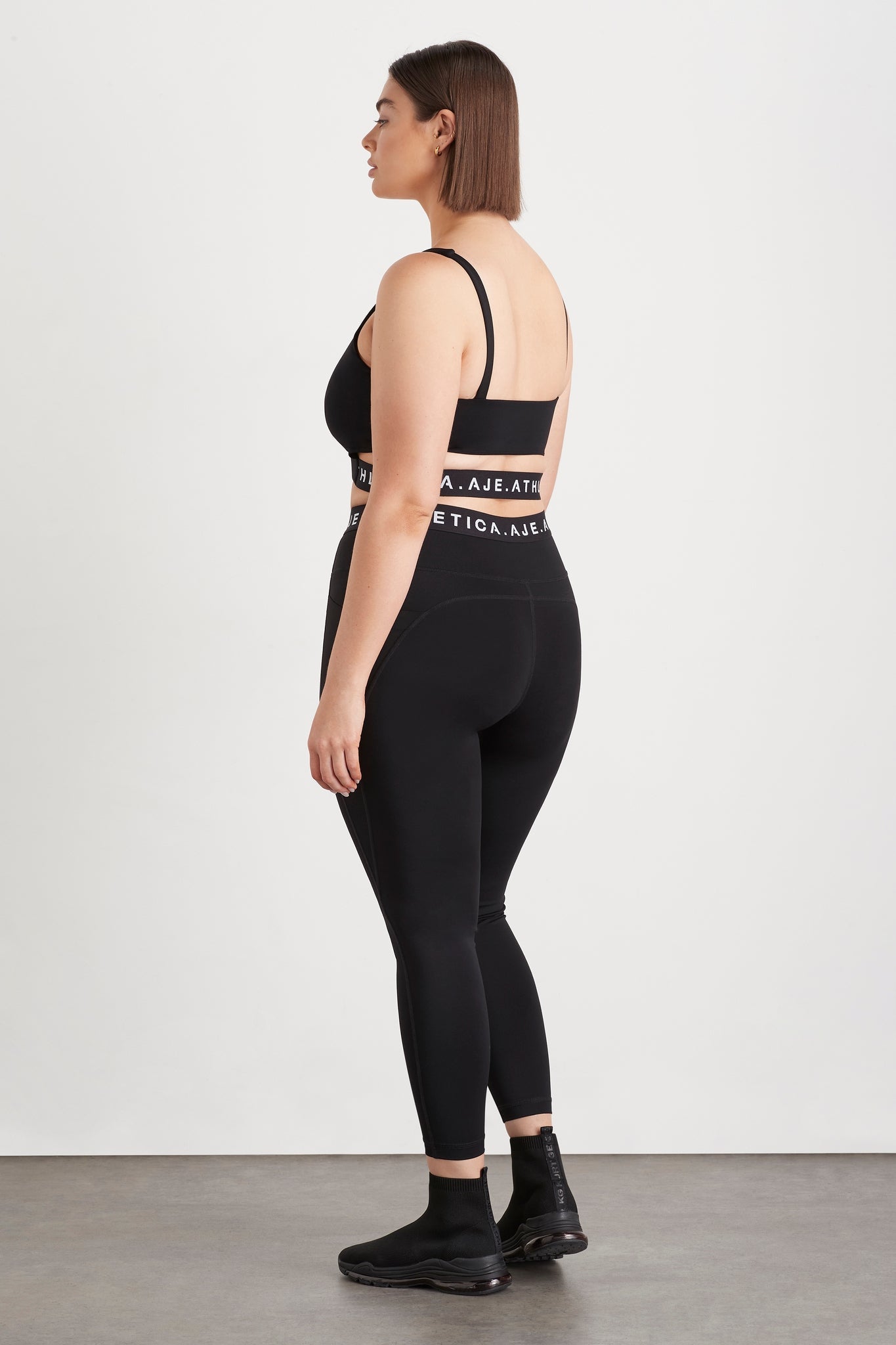size: 16
