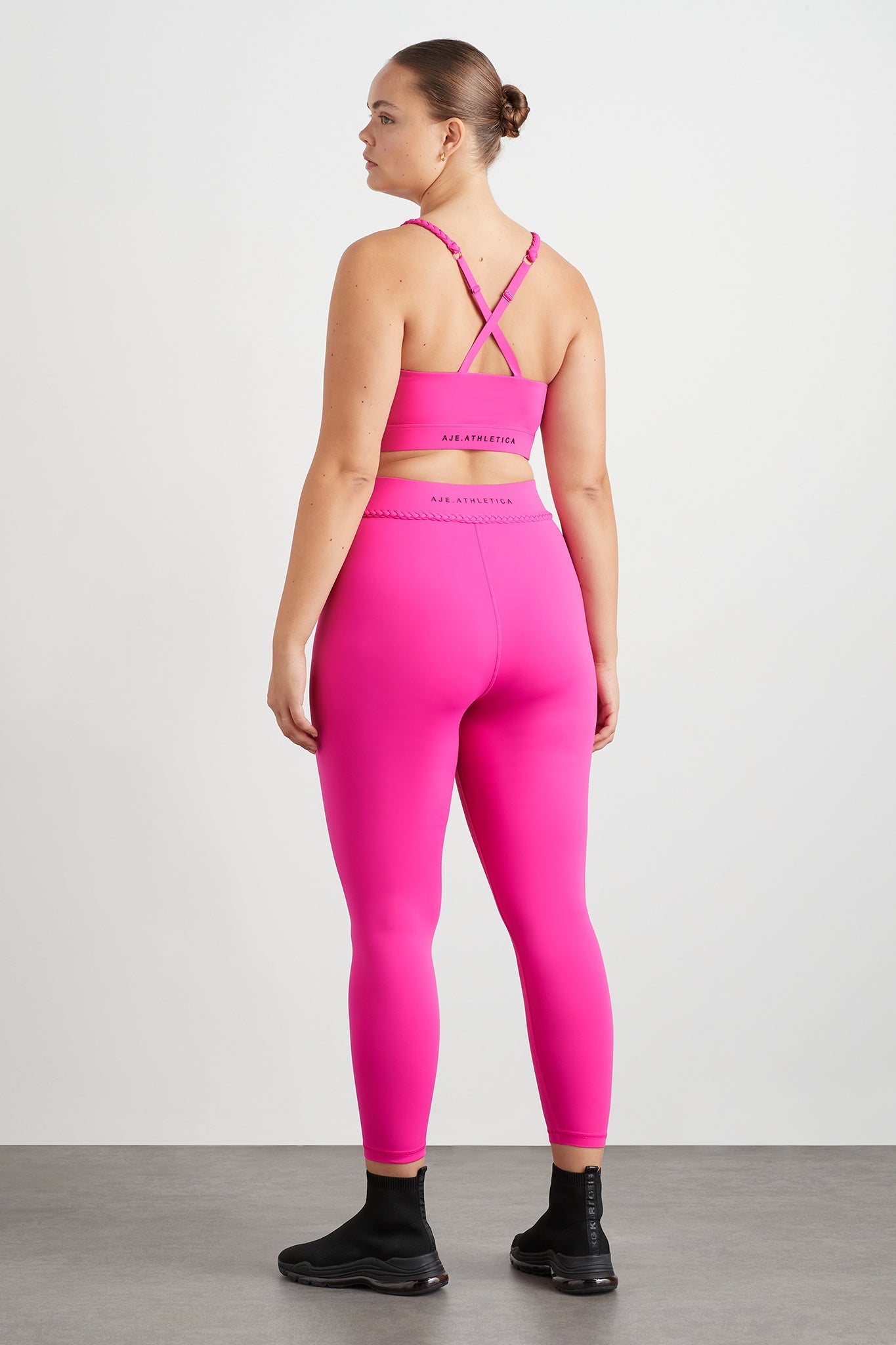 size: 16