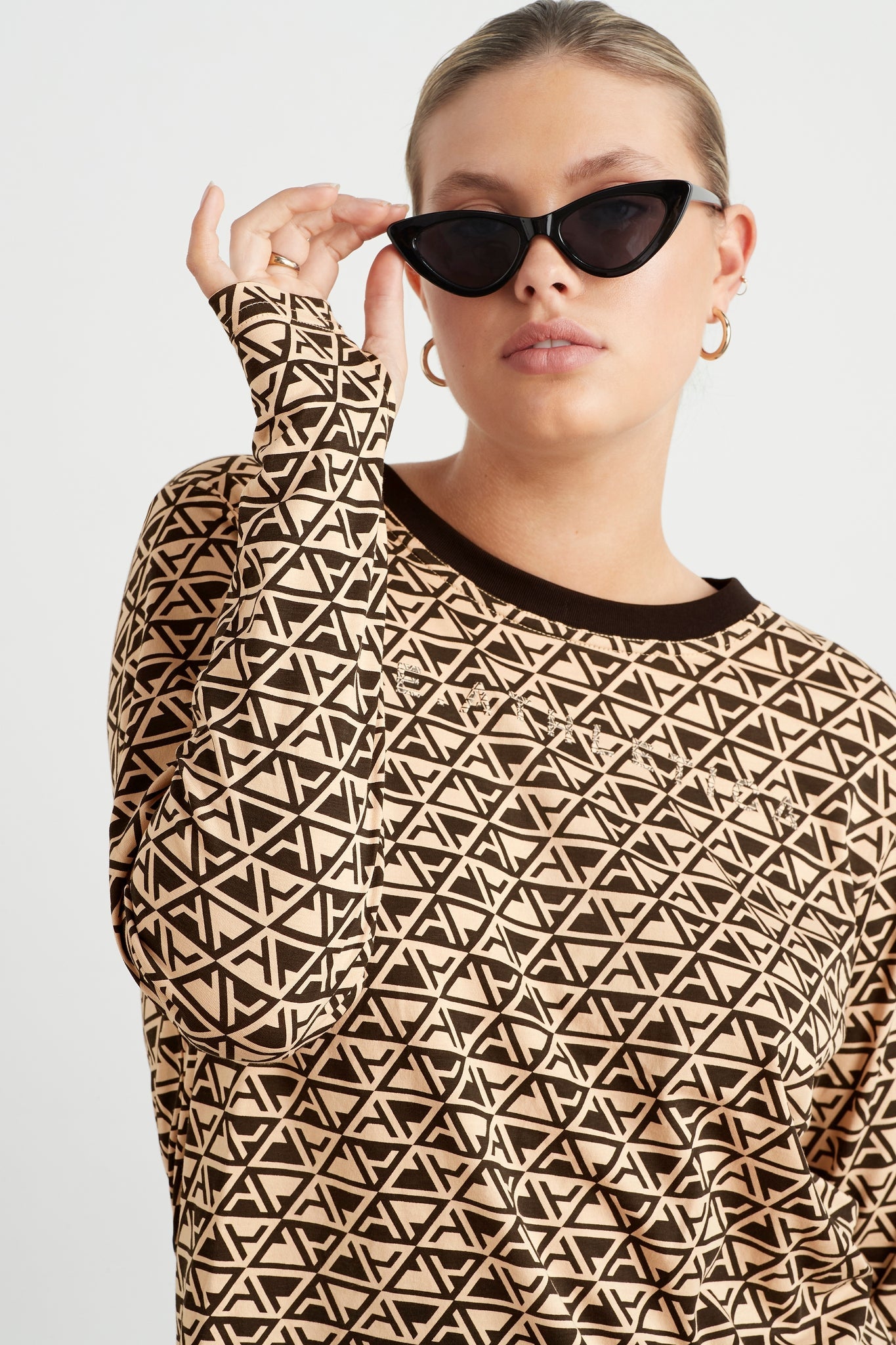 size: 12, secondary-image