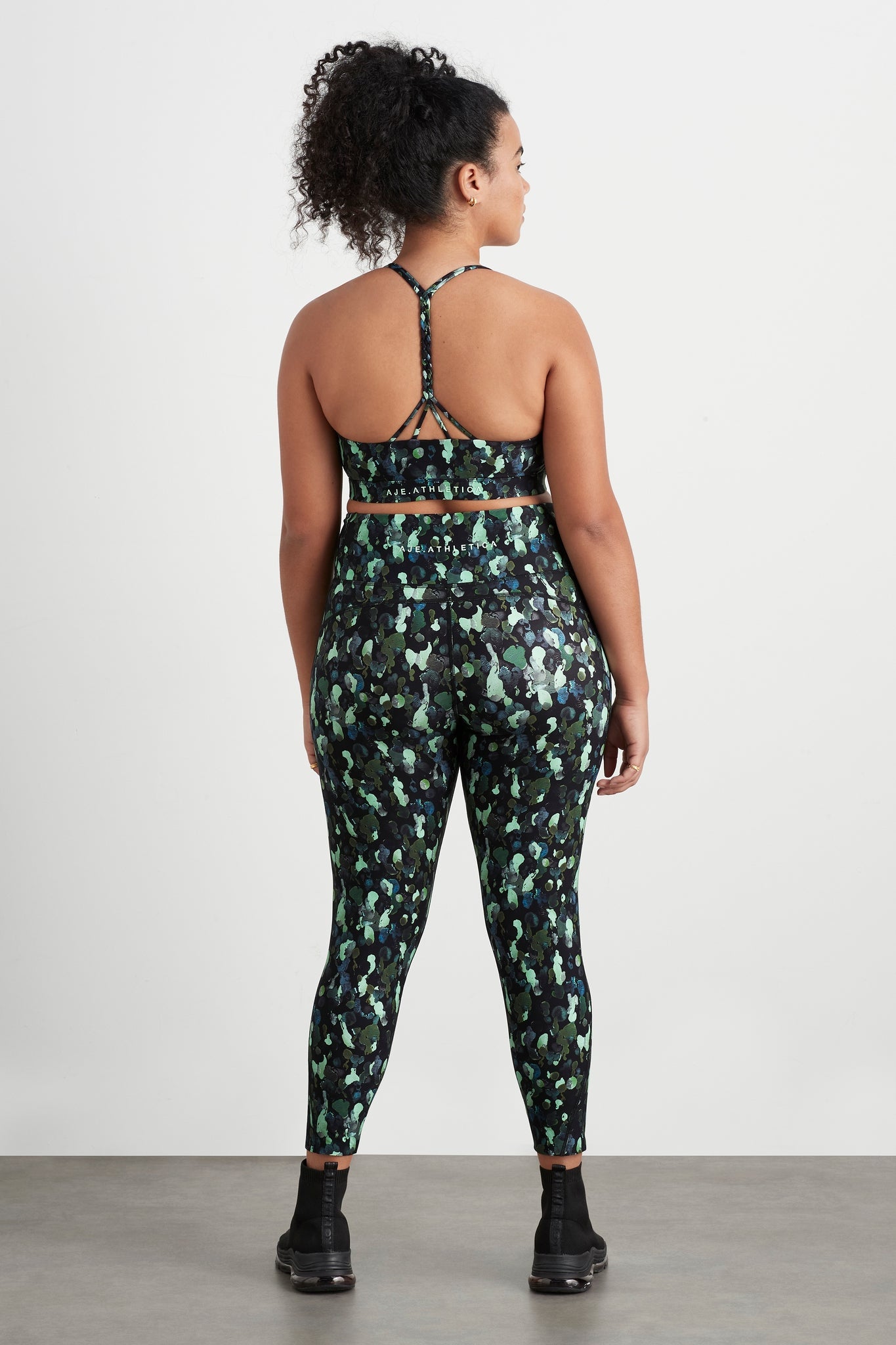 size: 16