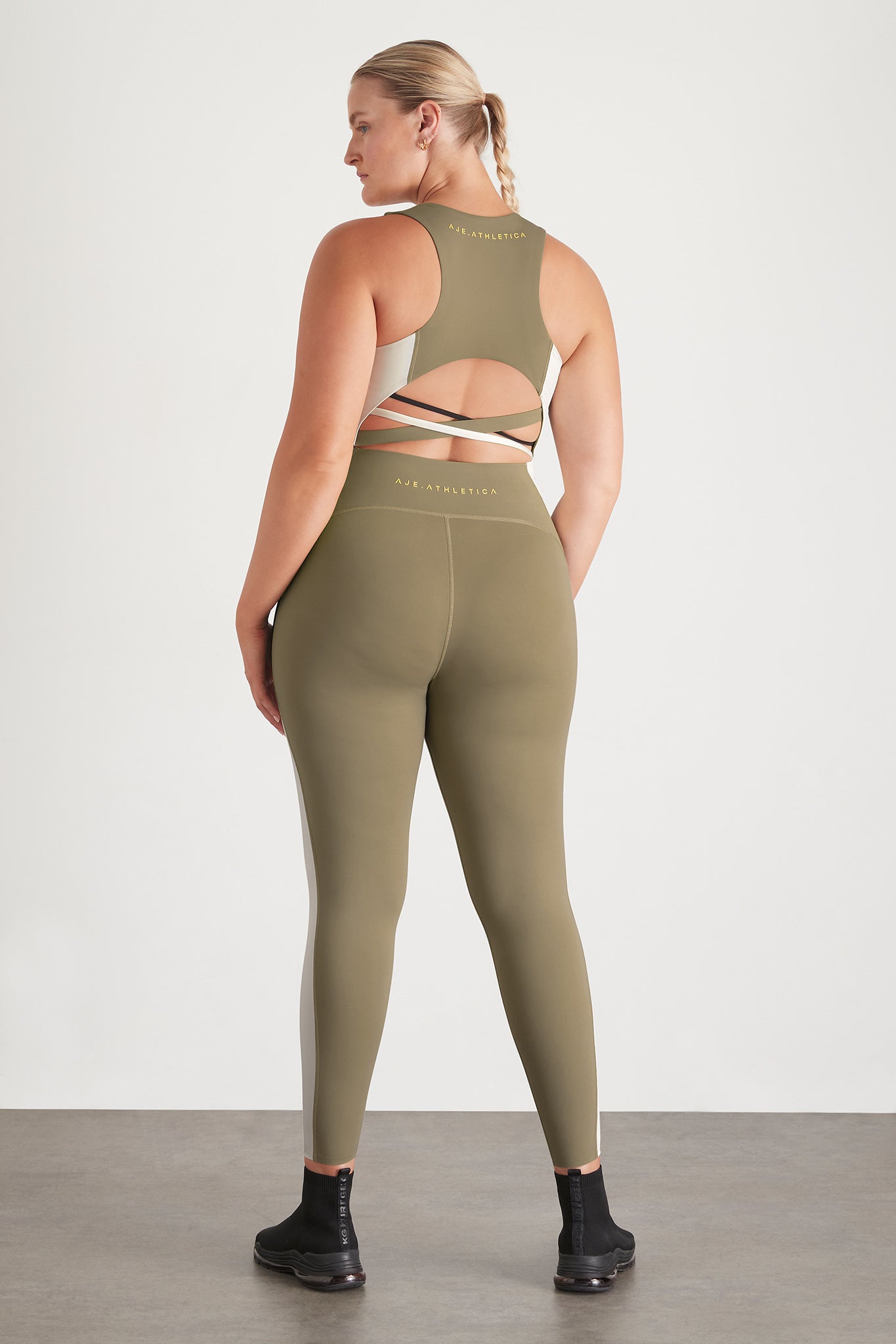 size: 16